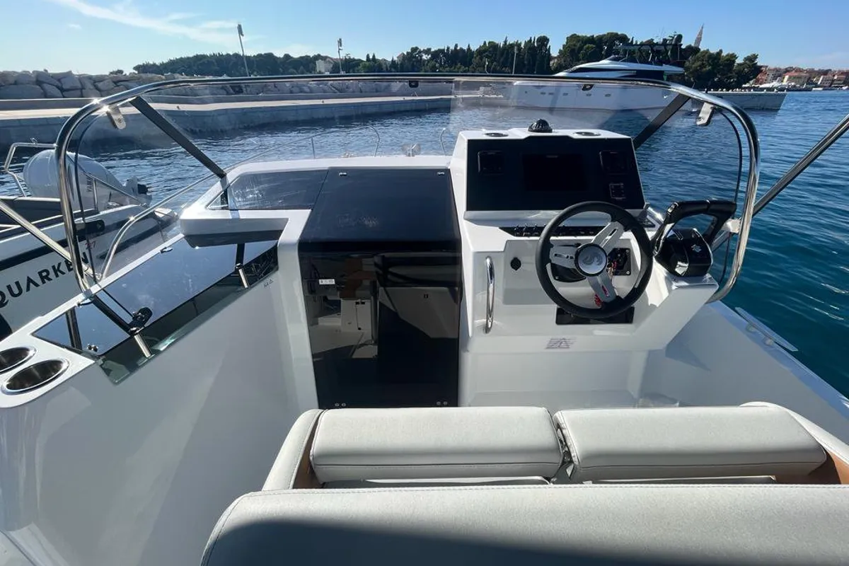 Cockpit of Flyer 9, a Beneteau Flyer 9 SUNdeck motorboat at Grad Pula, Croatia
