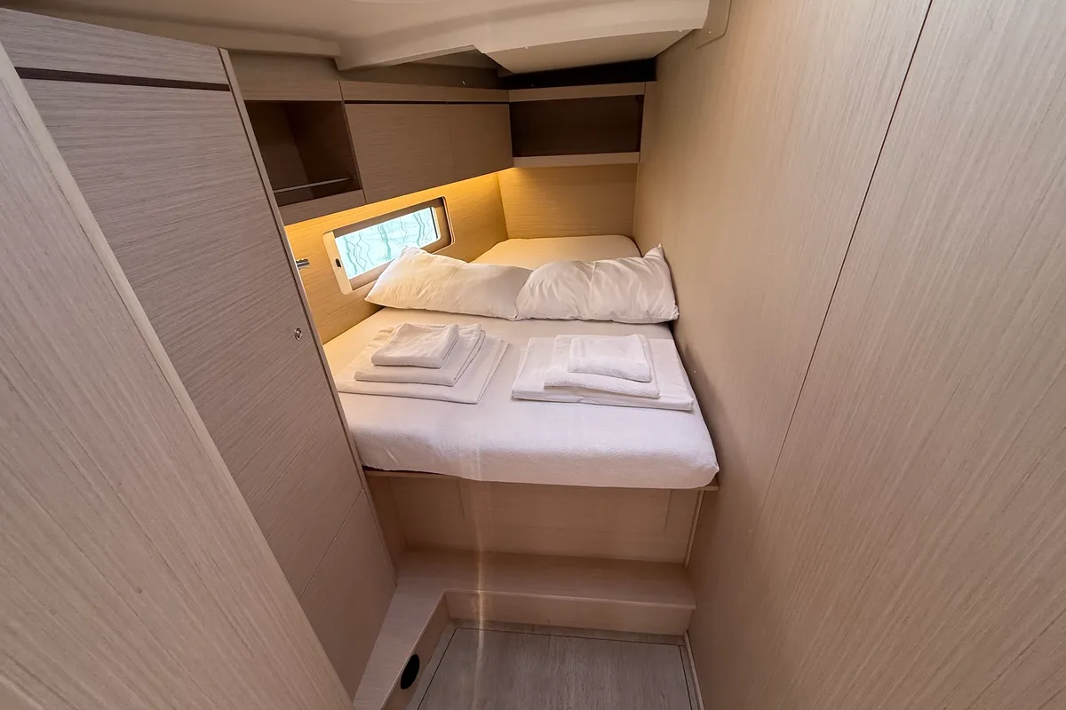 Cabin on Inmeda, a Beneteau Oceanis 46.1 sailboat at Općina Sukošan, Croatia