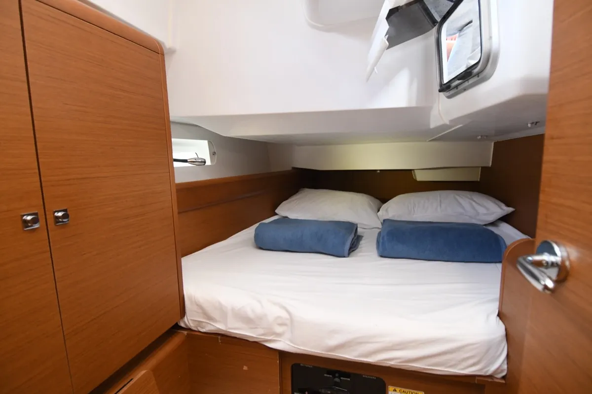 Cabin on Euros, a Jeanneau Sun Odyssey 419 sailboat at Dubrovnik, Croatia