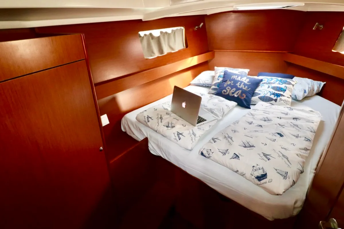 Cabin on Mala Nevina, a Beneteau Oceanis 41.1 sailboat at Preveza, Greece