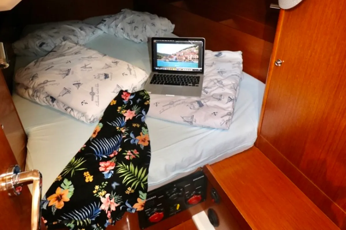 Cabin on Mala Nevina, a Beneteau Oceanis 41.1 sailboat at Preveza, Greece
