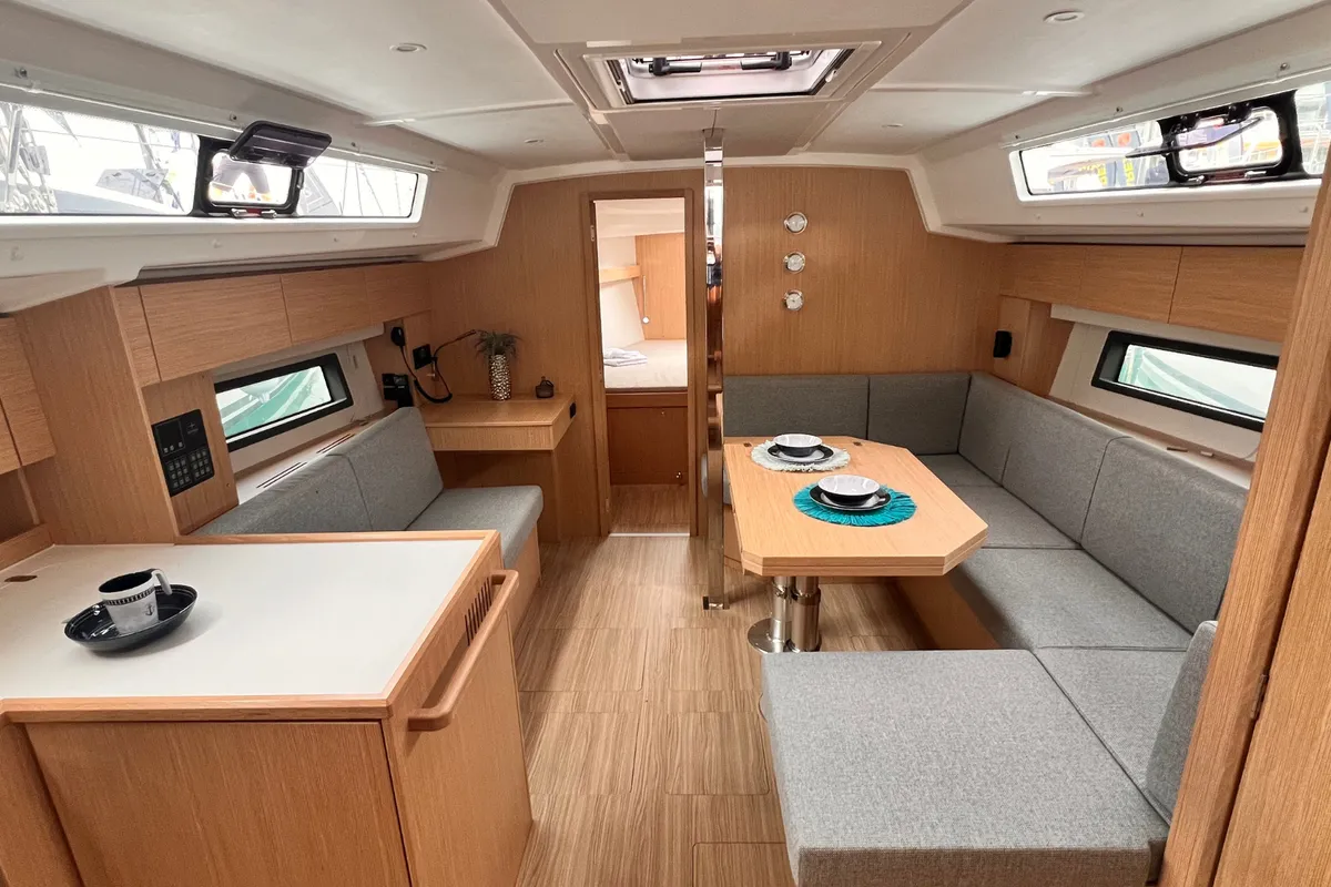 Salon of NAYJARA II, a Bavaria C42 sailboat at Cecina, Italy