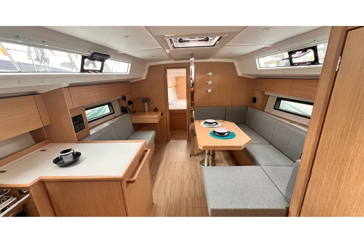 Salon of NAYJARA II, a Bavaria C42 sailboat at Cecina, Italy