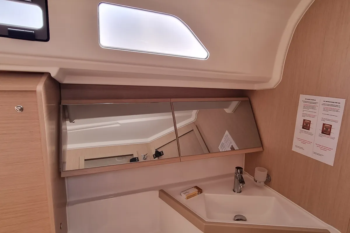 Head on Kapakap, a Beneteau Oceanis 40.1 sailboat at Vallauris, France