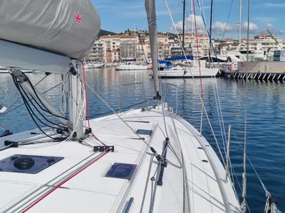 Deck of Kapakap, a Beneteau Oceanis 40.1 sailboat at Vallauris, France