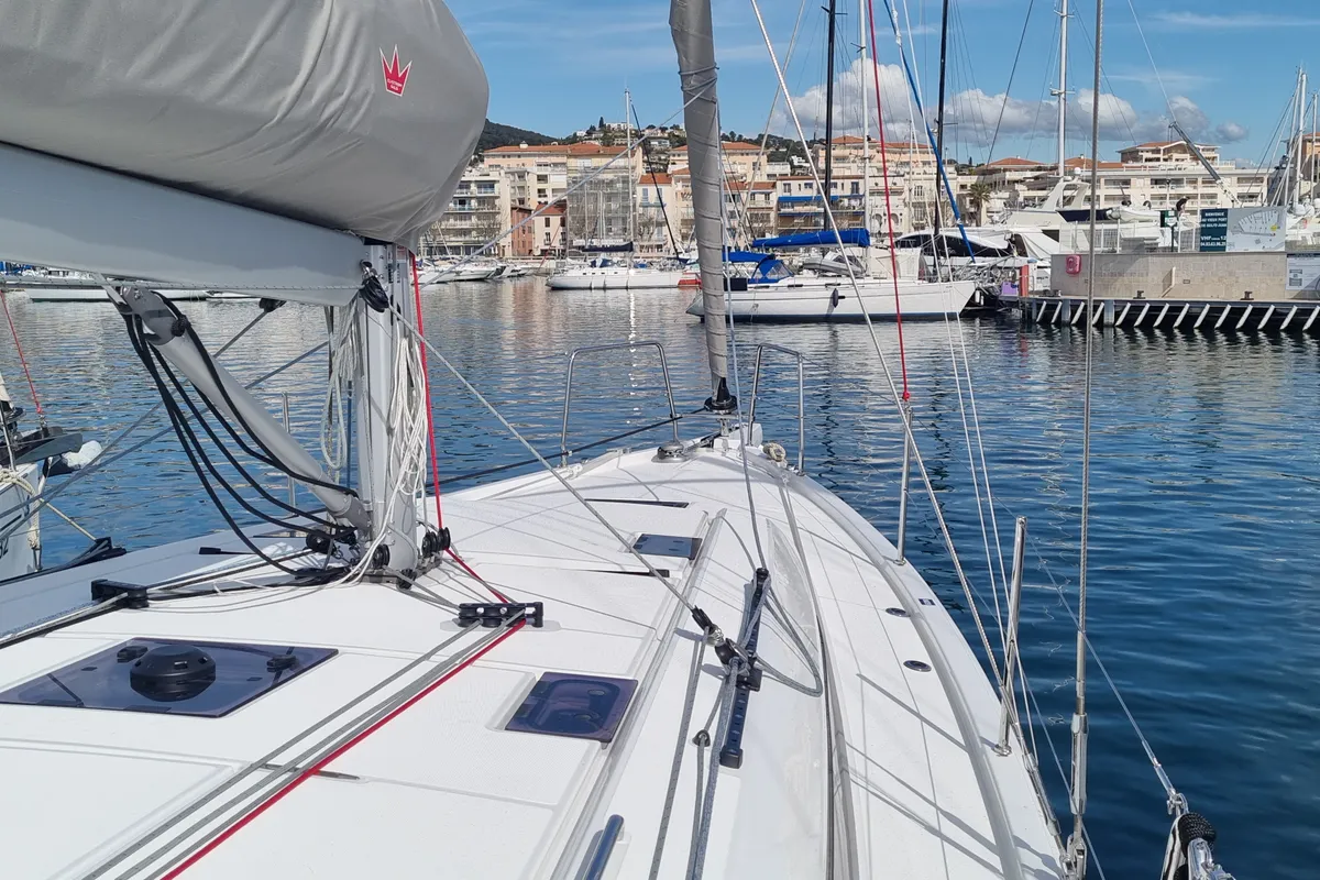 Deck of Kapakap, a Beneteau Oceanis 40.1 sailboat at Vallauris, France