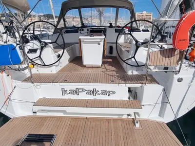 Cockpit of Kapakap, a Beneteau Oceanis 40.1 sailboat at Vallauris, France