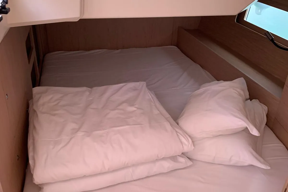 Cabin on LEVITAN, a Beneteau Oceanis 46.1 sailboat at Općina Sukošan, Croatia