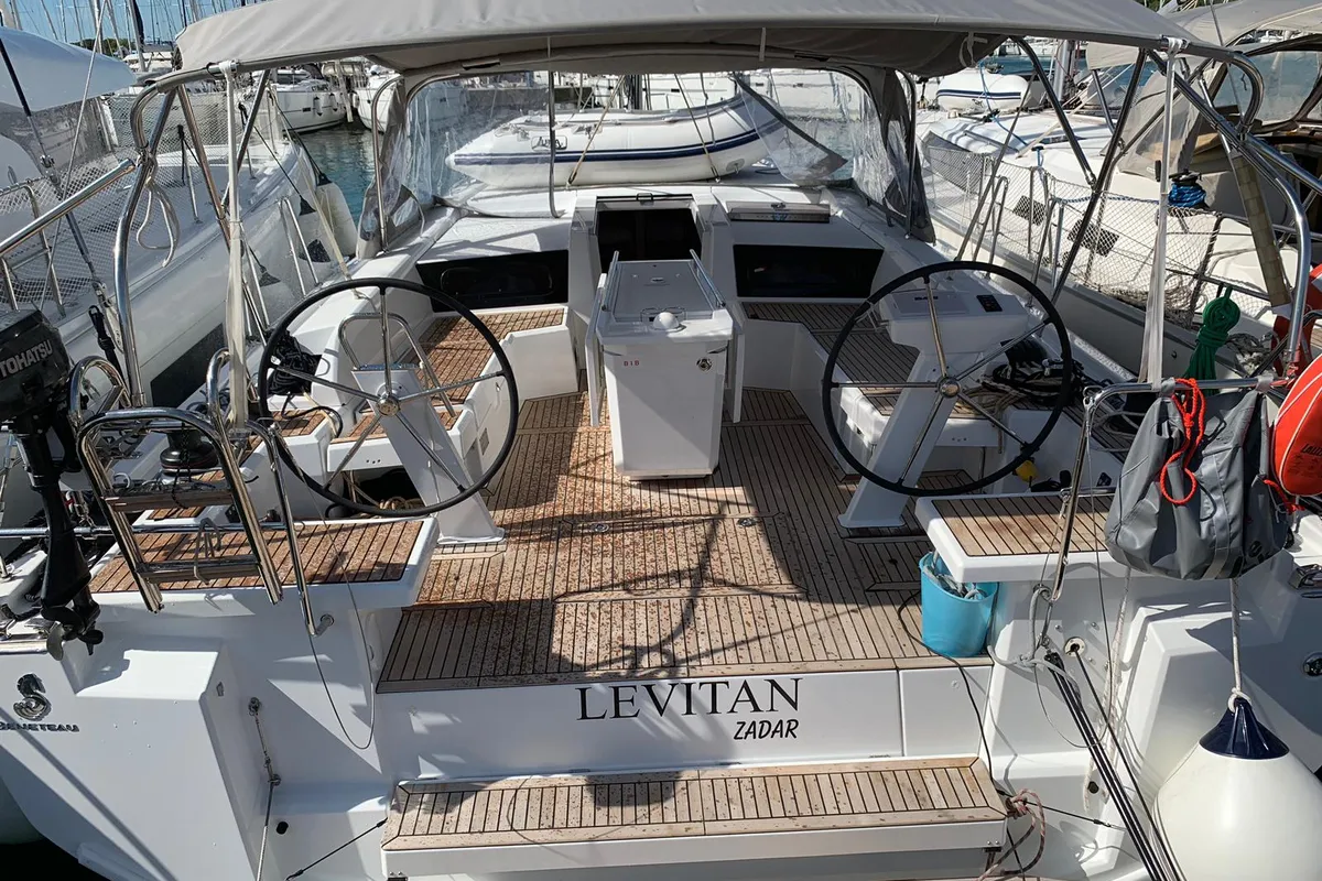 Cockpit of LEVITAN, a Beneteau Oceanis 46.1 sailboat at Općina Sukošan, Croatia