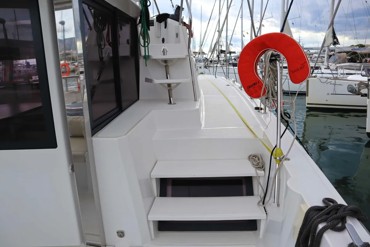MEMORIES, a Bali 4.1 catamaran at Parikia, Greece
