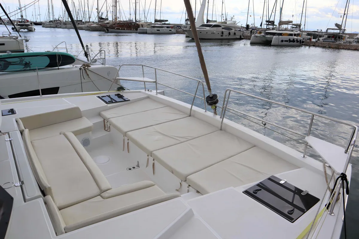 MEMORIES, a Bali 4.1 catamaran at Parikia, Greece