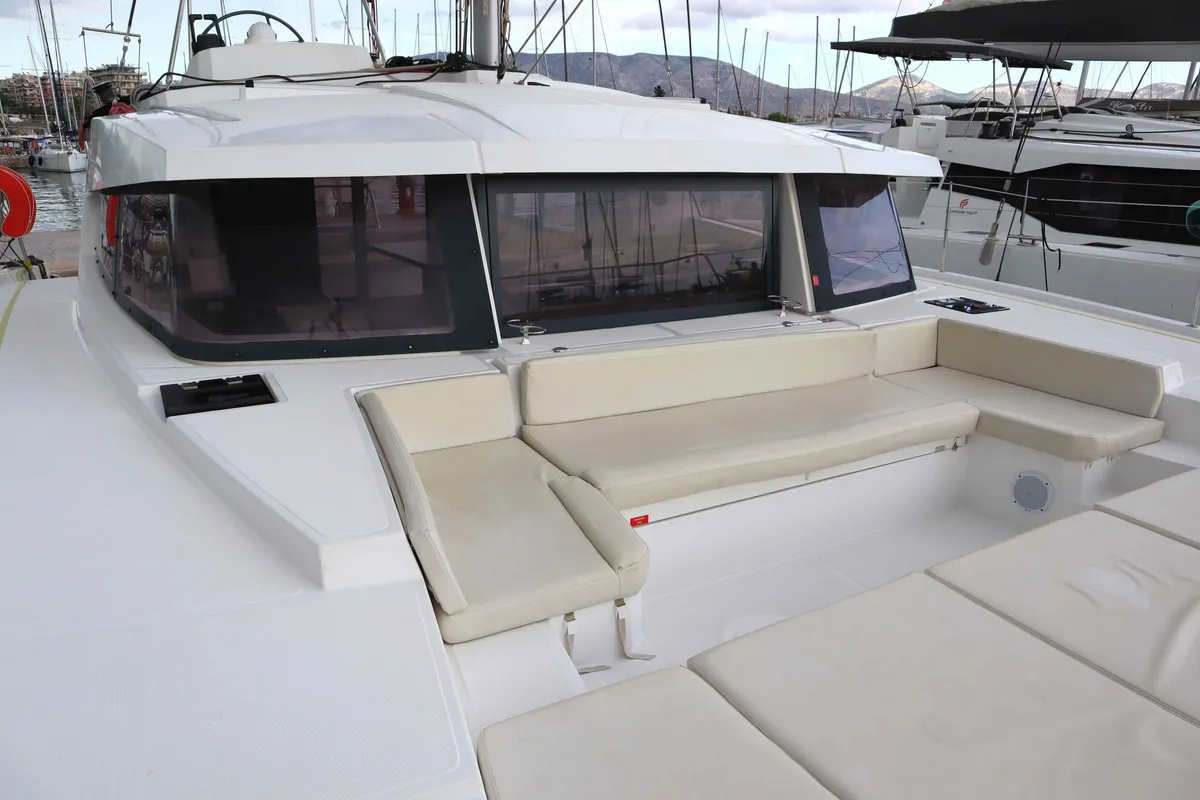 MEMORIES, a Bali 4.1 catamaran at Parikia, Greece
