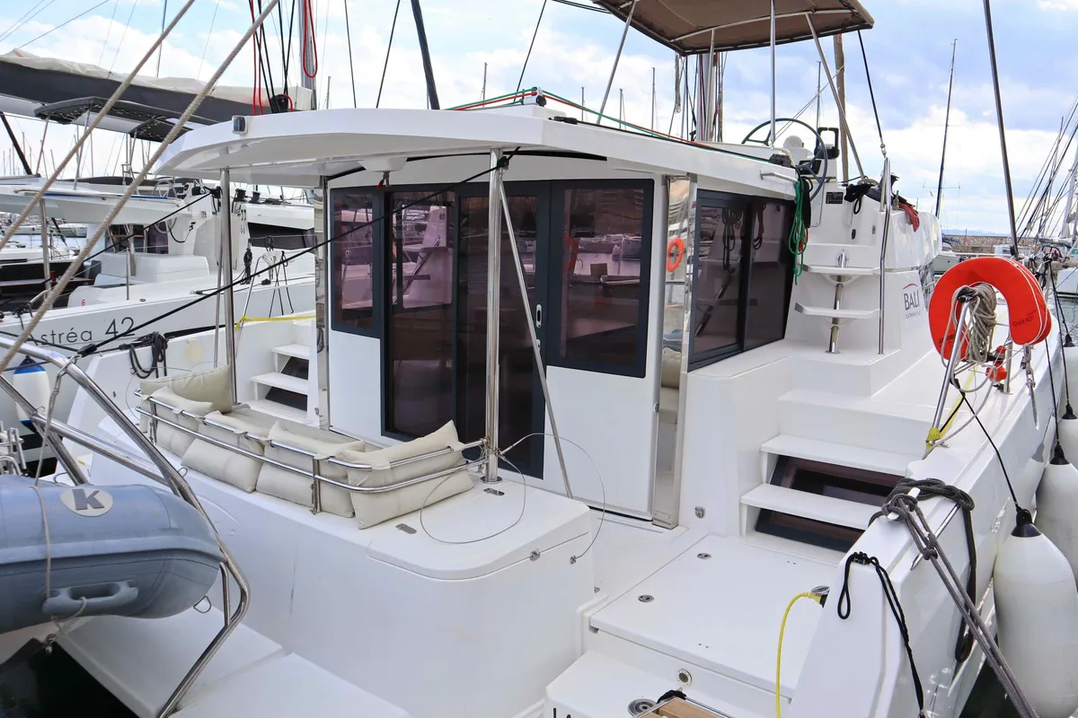 MEMORIES, a Bali 4.1 catamaran at Parikia, Greece