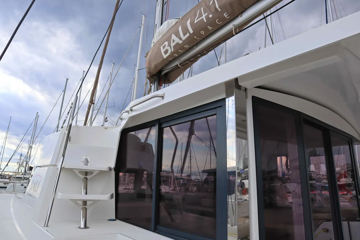 MEMORIES, a Bali 4.1 catamaran at Parikia, Greece