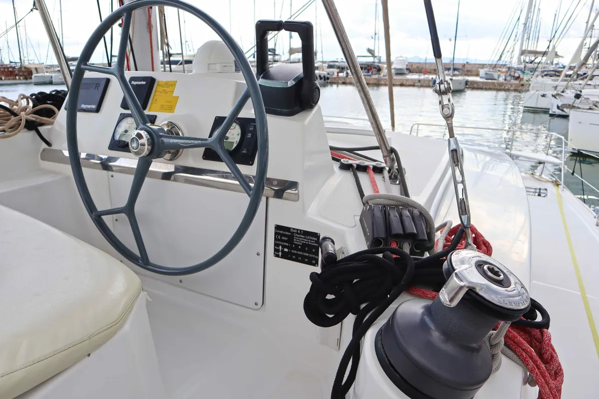 MEMORIES, a Bali 4.1 catamaran at Parikia, Greece