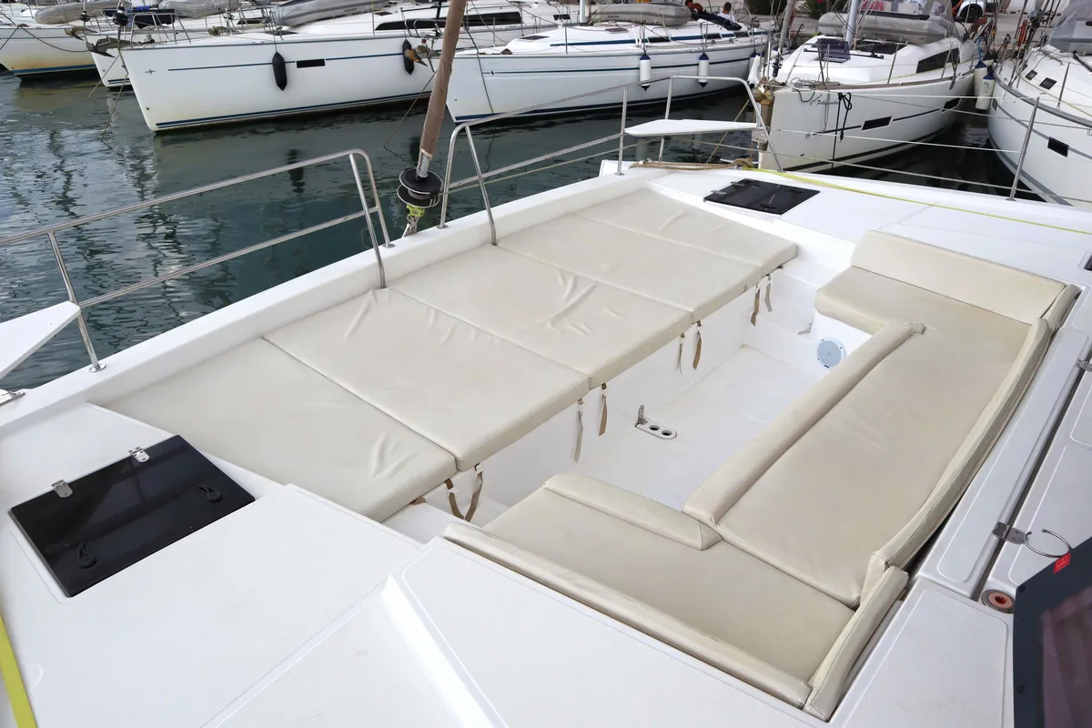 MEMORIES, a Bali 4.1 catamaran at Parikia, Greece