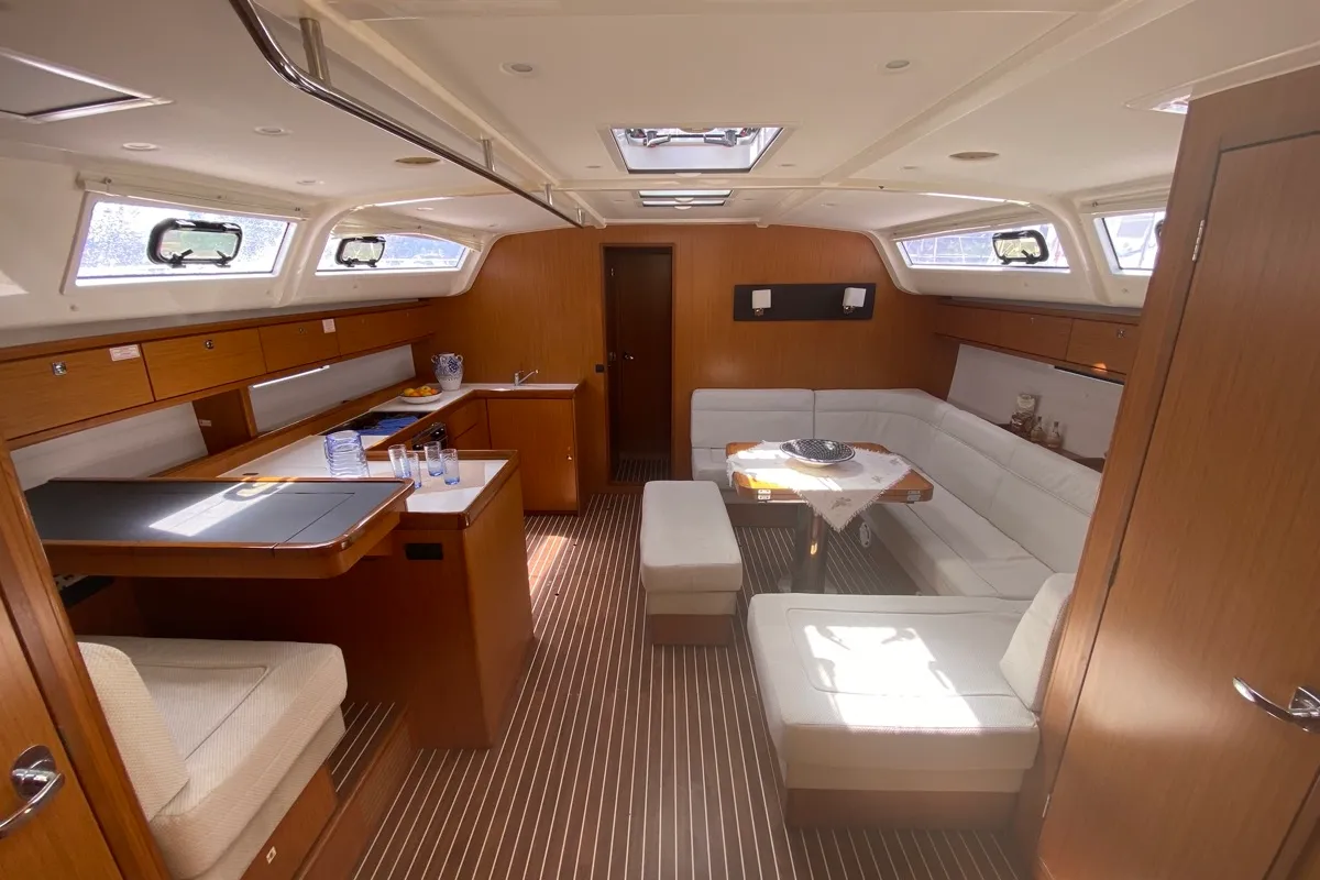Salon of Rutilicus, a Bavaria Cruiser 51 sailboat at Rosignano Solvay, Italy