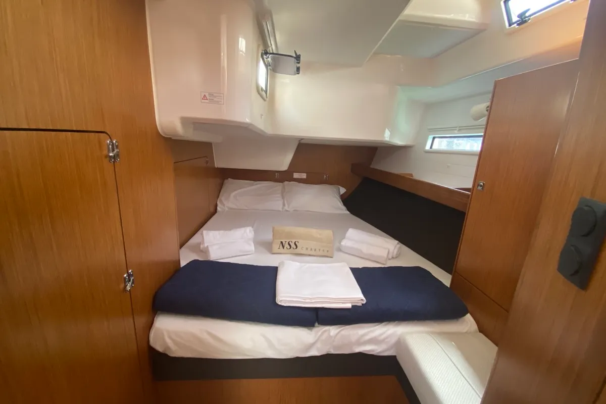 Cabin on Rutilicus, a Bavaria Cruiser 51 sailboat at Rosignano Solvay, Italy