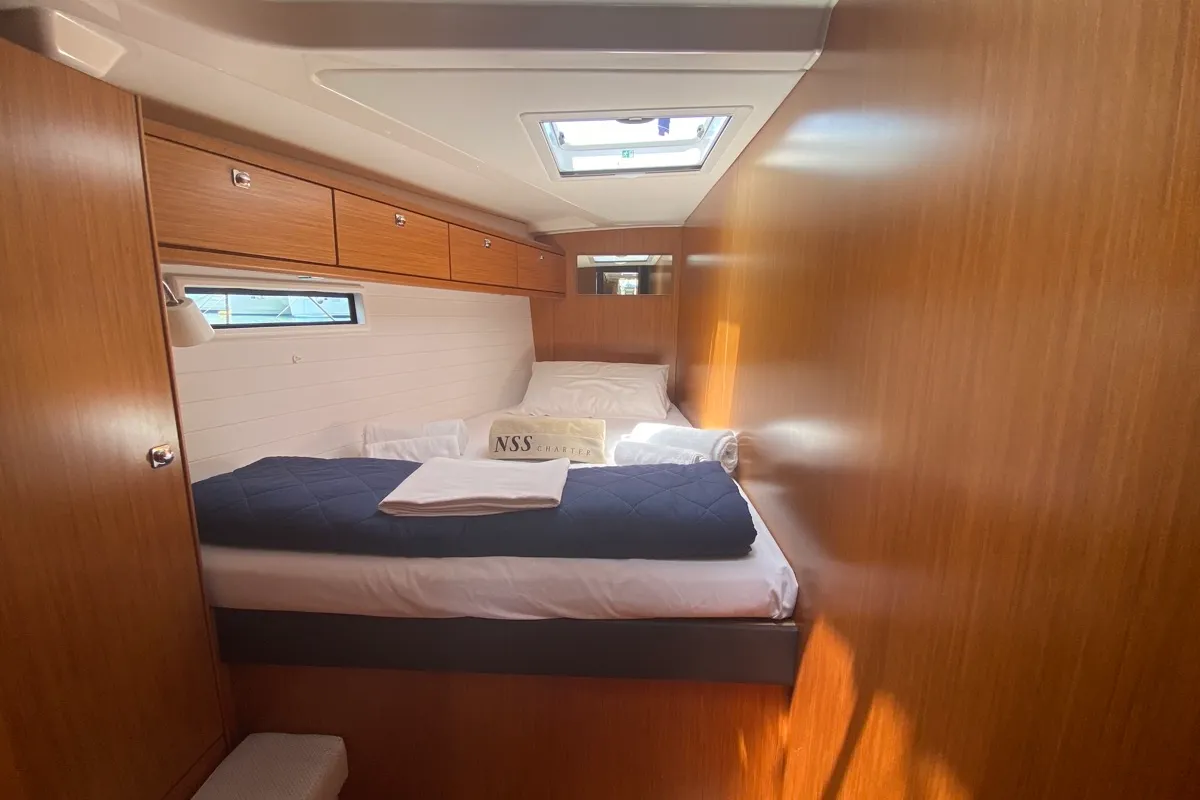 Cabin on Rutilicus, a Bavaria Cruiser 51 sailboat at Rosignano Solvay, Italy