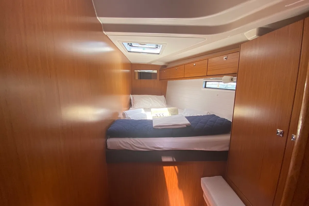 Cabin on Rutilicus, a Bavaria Cruiser 51 sailboat at Rosignano Solvay, Italy