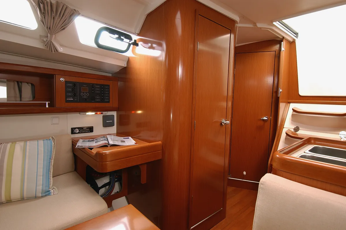 Salon of Fun Five, a Beneteau Oceanis 34 sailboat at Nieuwpoort, Belgium