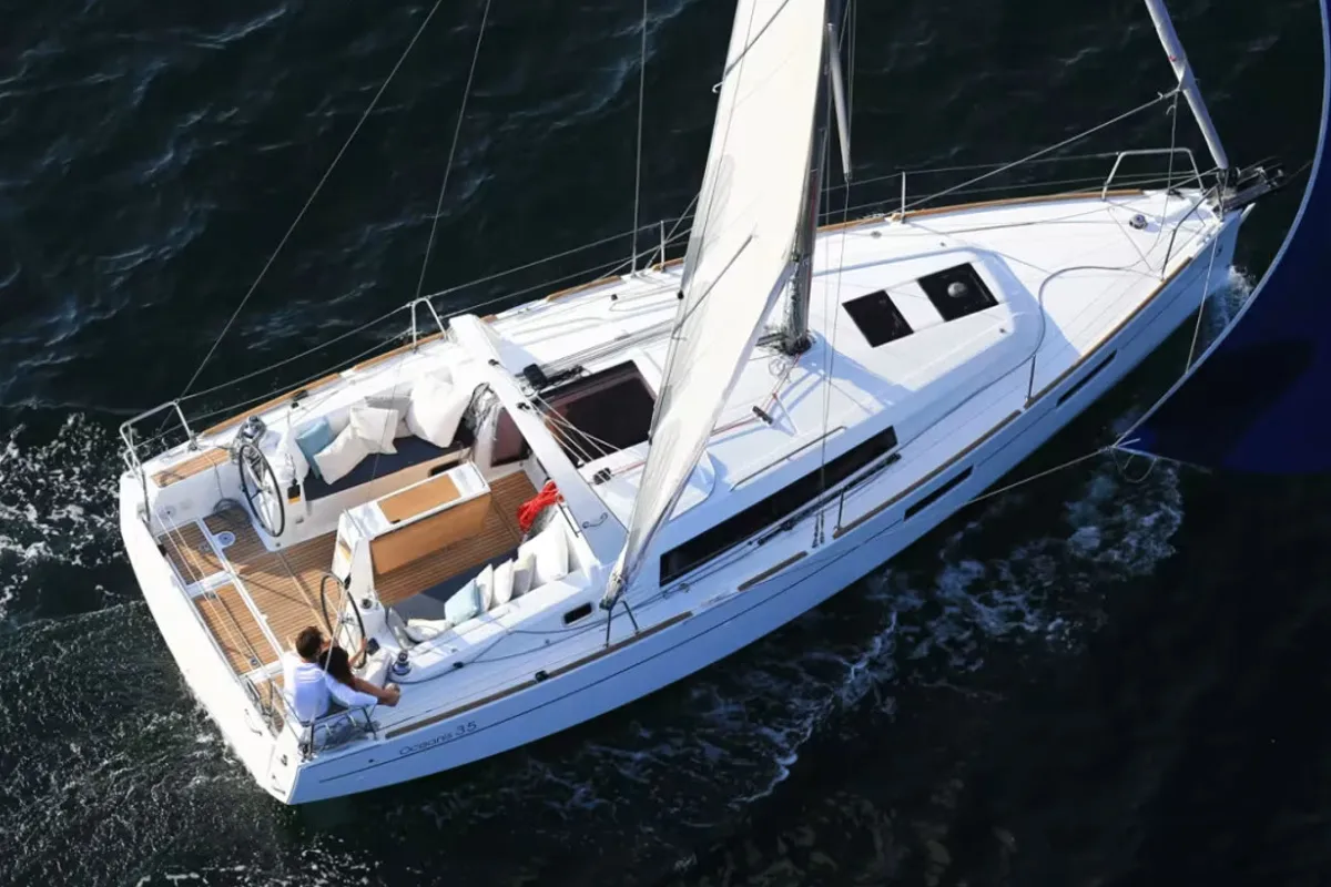 Exterior view of Oceanis 35 Classic, a Beneteau Oceanis 35 sailboat at Tonnarella, Italy