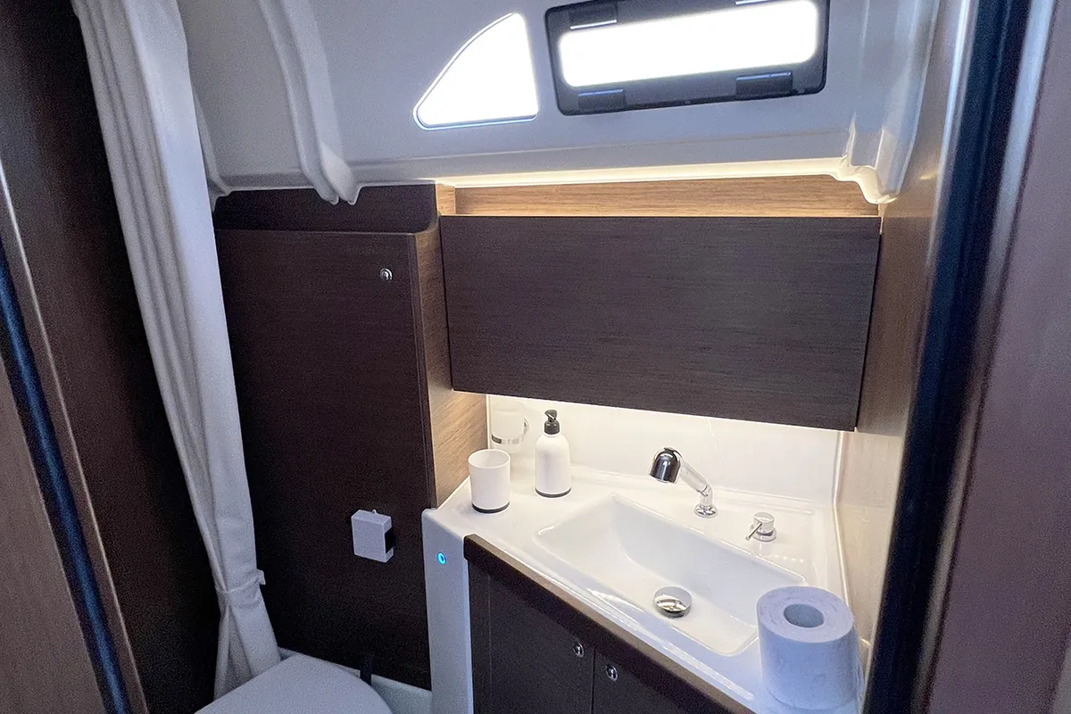 Head on ESCAPE, a Beneteau Oceanis 40.1 sailboat at Athens, Greece