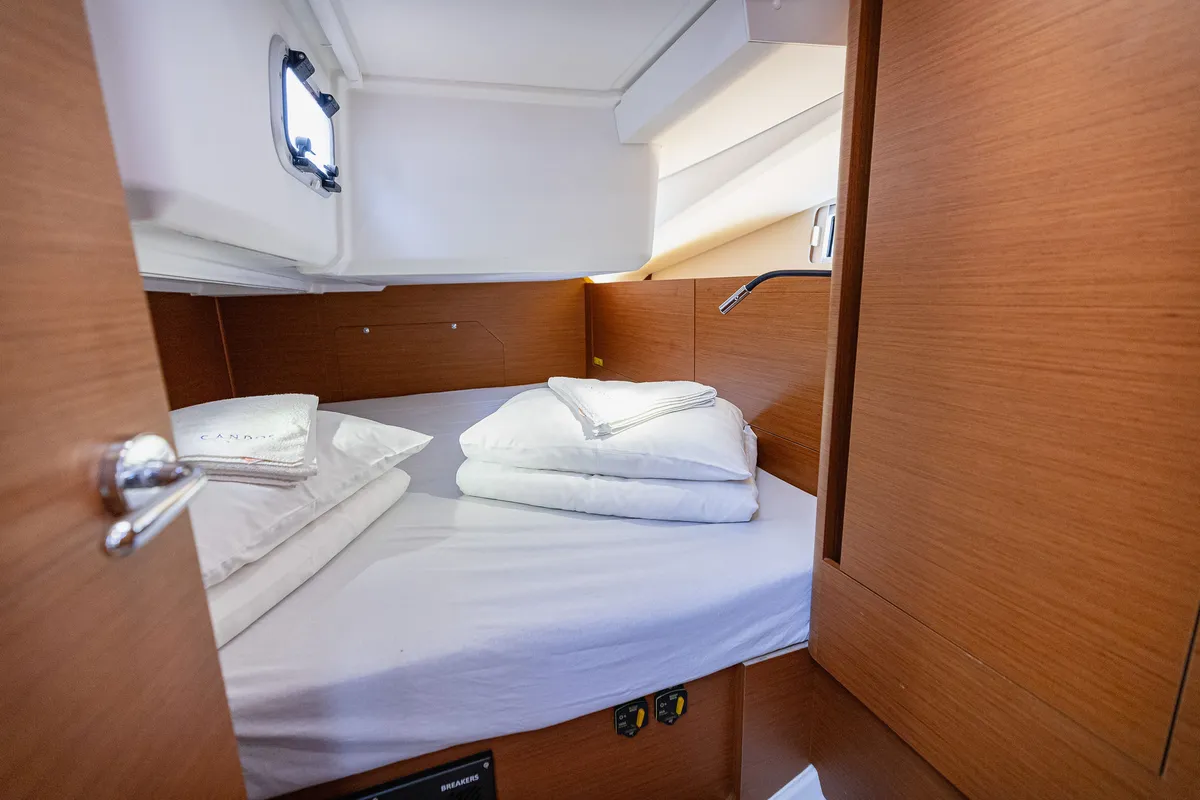 Cabin on Mikkamakka, a Jeanneau Sun Odyssey 440 sailboat at Kaštela, Croatia