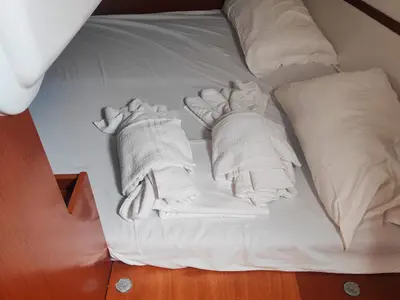 Cabin on Titina, a Beneteau Oceanis 31 sailboat at Procida, Italy