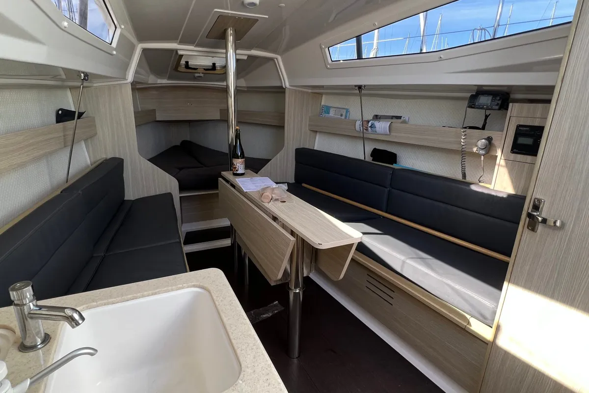 Salon of Mistral, a Northman Maxus 26 Standard sailboat at Kerners, France