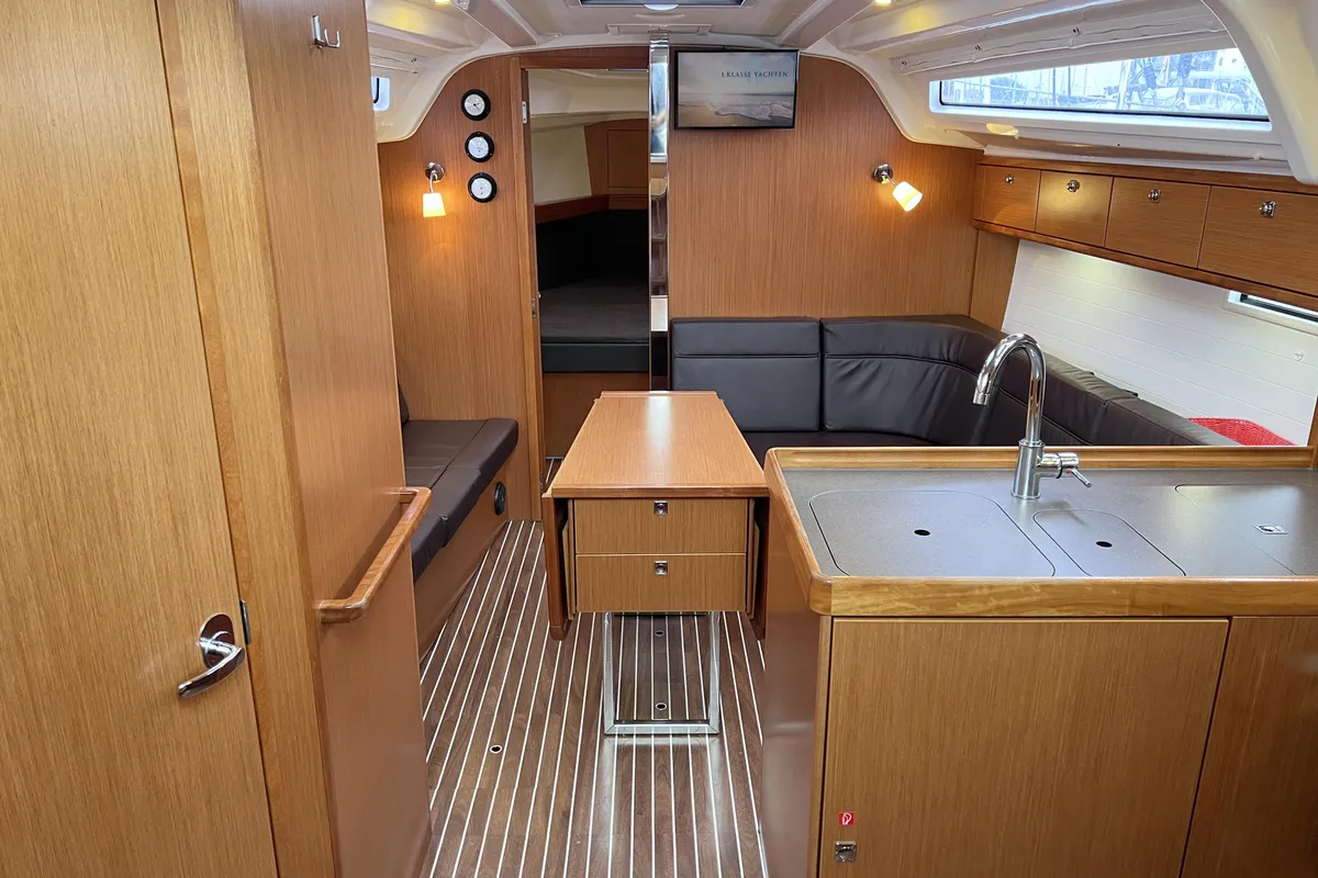 Salon of Finny Ocean, a Bavaria Cruiser 37 sailboat at Heiligenhafen, Germany