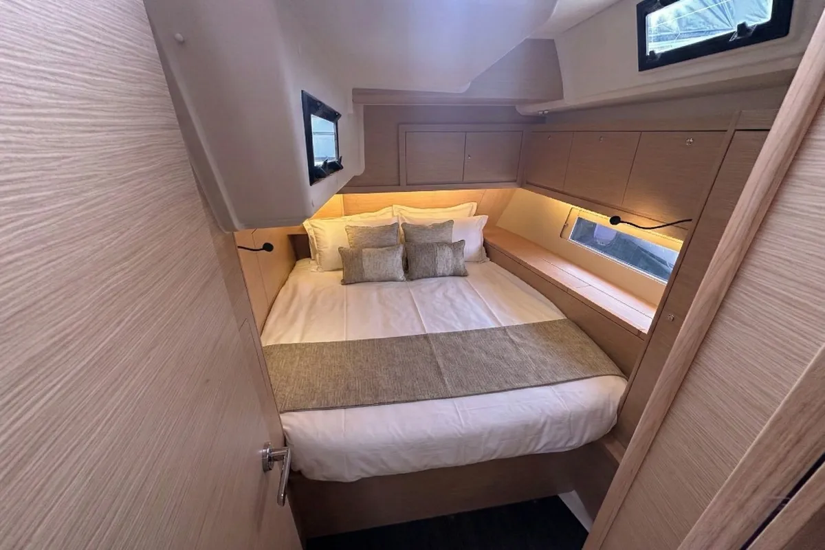 Cabin on Réhoboam, a Dufour 470 sailboat at Salerno, Italy