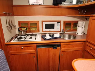 Galley of Jeanette, a De Drait Kotterjacht 12.2 GL motorboat at Woudsend, Netherlands