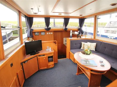 Salon of Jeanette, a De Drait Kotterjacht 12.2 GL motorboat at Woudsend, Netherlands