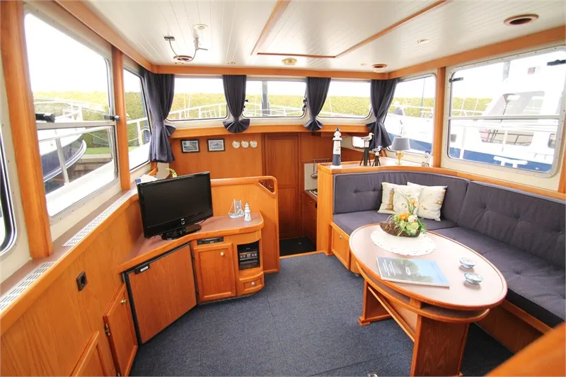Salon of Jeanette, a De Drait Kotterjacht 12.2 GL motorboat at Woudsend, Netherlands