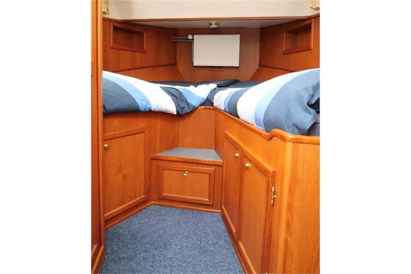 Cabin on Jeanette, a De Drait Kotterjacht 12.2 GL motorboat at Woudsend, Netherlands