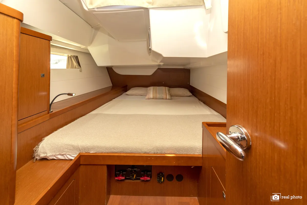 Cabin on Anthea, a Beneteau Oceanis 48 sailboat at Puntone di Scarlino, Italy
