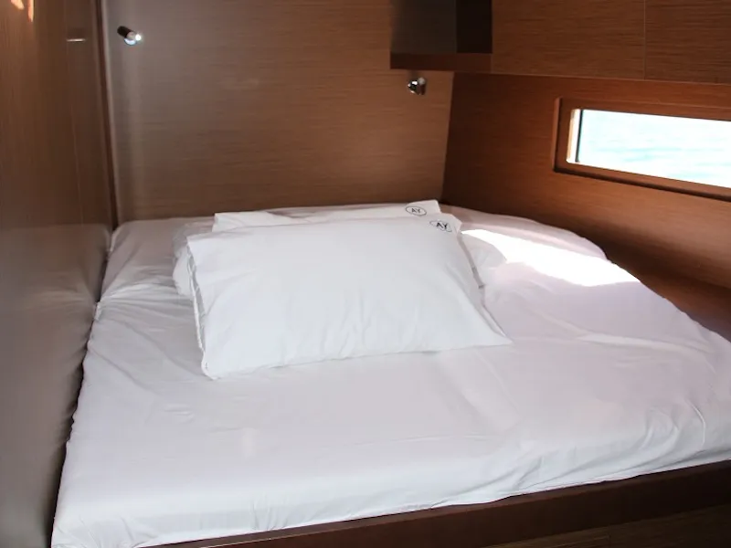 Cabin on Pearl Dreams, a Beneteau Oceanis 51.1 sailboat at Općina Sukošan, Croatia