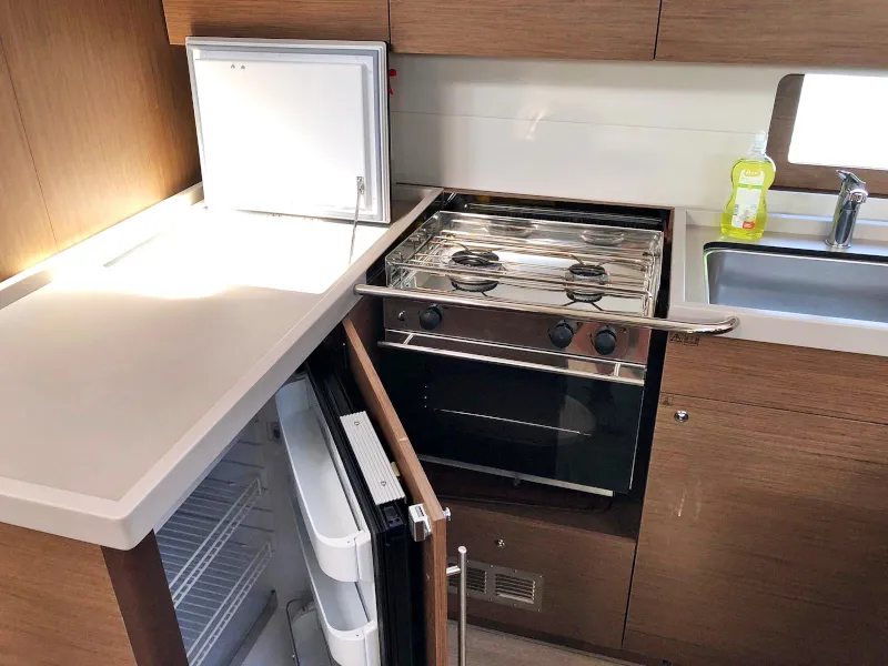 Galley of Pearl Dreams, a Beneteau Oceanis 51.1 sailboat at Općina Sukošan, Croatia