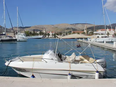 Exterior view of Benetau Flyer 550 Sun Deck, a Beneteau 550 Flyer motorboat at Grad Trogir, Croatia