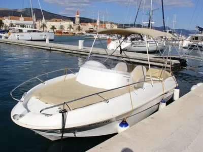 Exterior view of Benetau Flyer 550 Sun Deck, a Beneteau 550 Flyer motorboat at Grad Trogir, Croatia