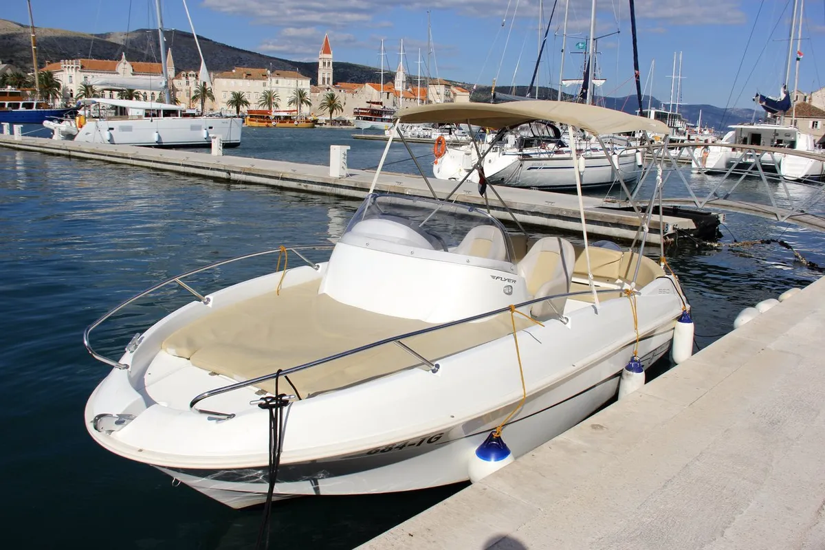 Exterior view of Benetau Flyer 550 Sun Deck, a Beneteau 550 Flyer motorboat at Grad Trogir, Croatia