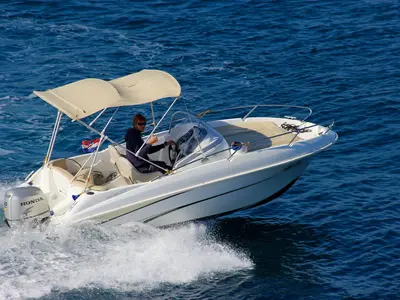Benetau Flyer 550 Sun Deck