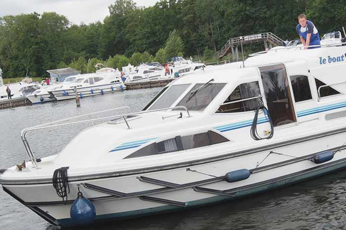 Exterior view of Clipper - Comfort 8, a Cygnet Clipper motorboat at Vinkeveen, Netherlands