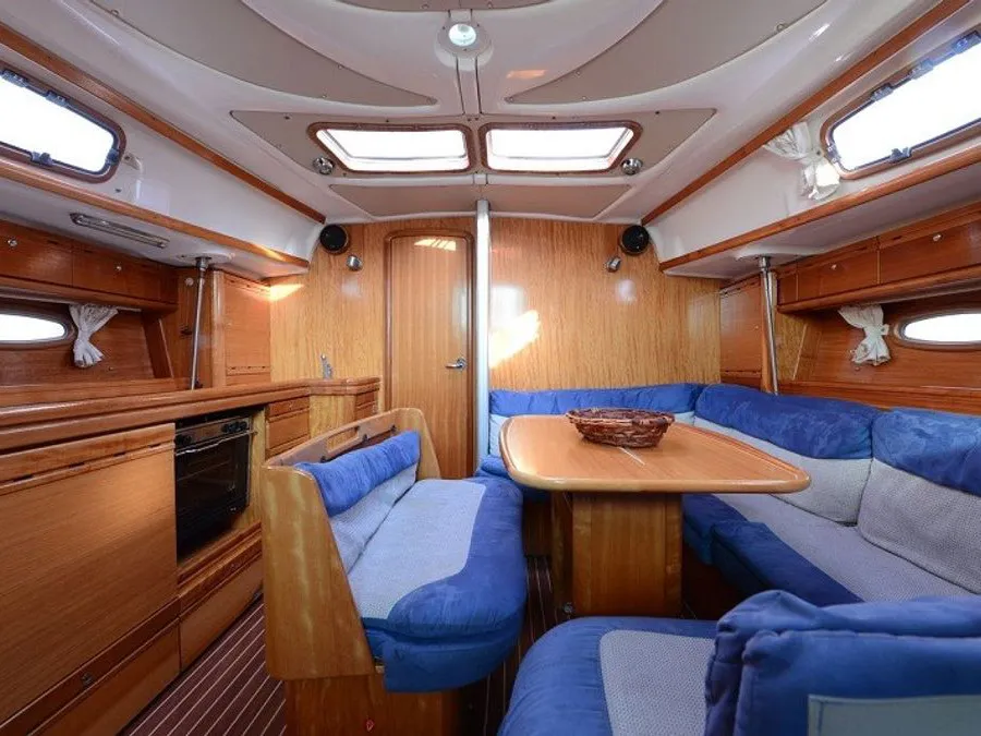 Salon of LOLA, a Bavaria 39 Cruiser sailboat at Primošten, Croatia