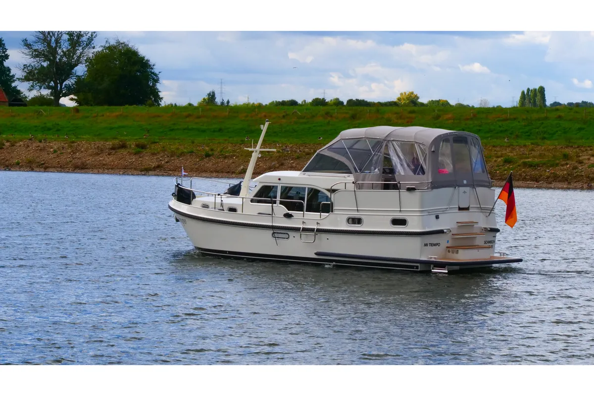 Exterior view of Mi Tiempo, a Linssen Grand Sturdy 35.0 AC motorboat at Mirow, Germany
