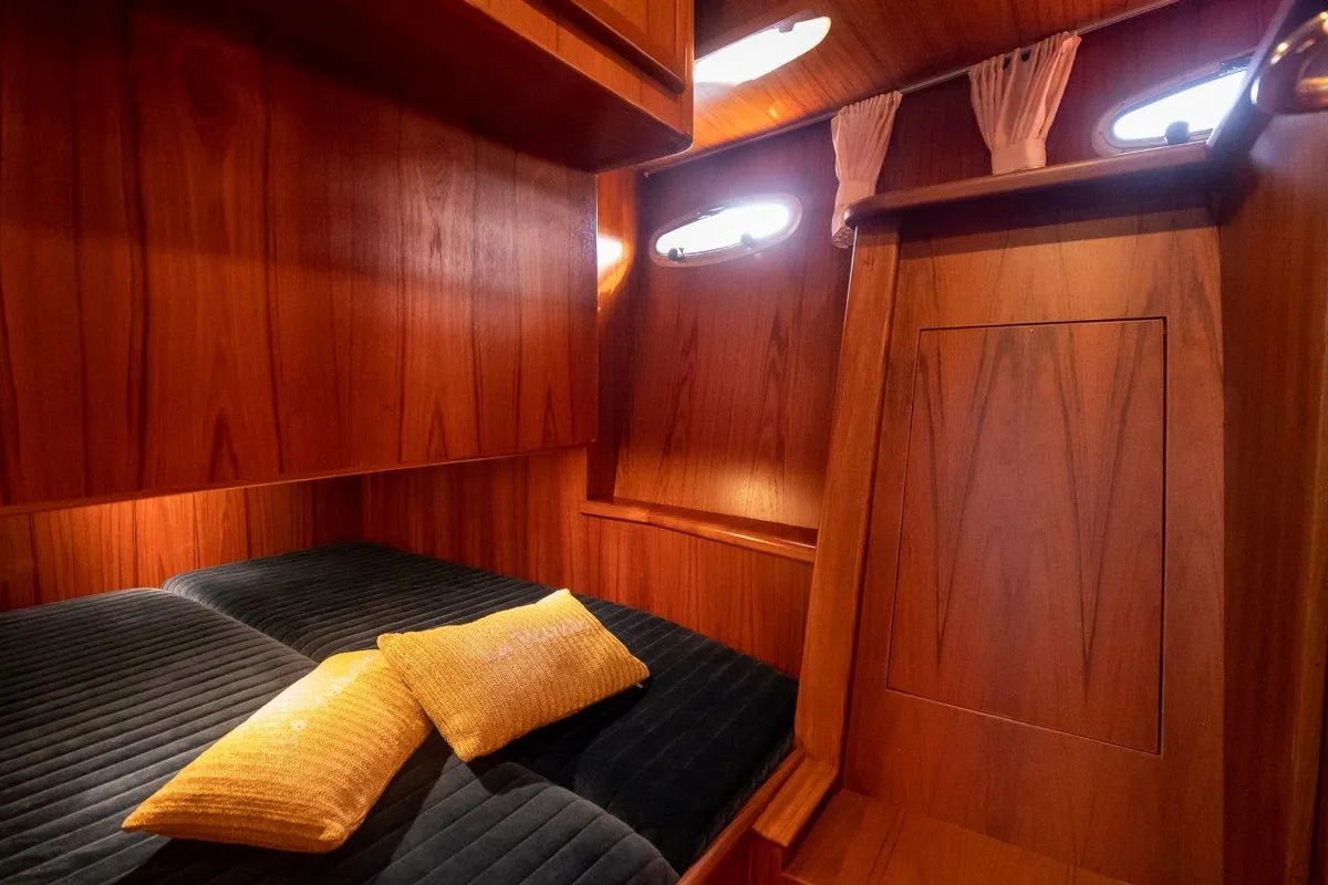 Cabin on Us Schipp, a De Drait DeLuxe 42 motorboat at Akkrum, Netherlands