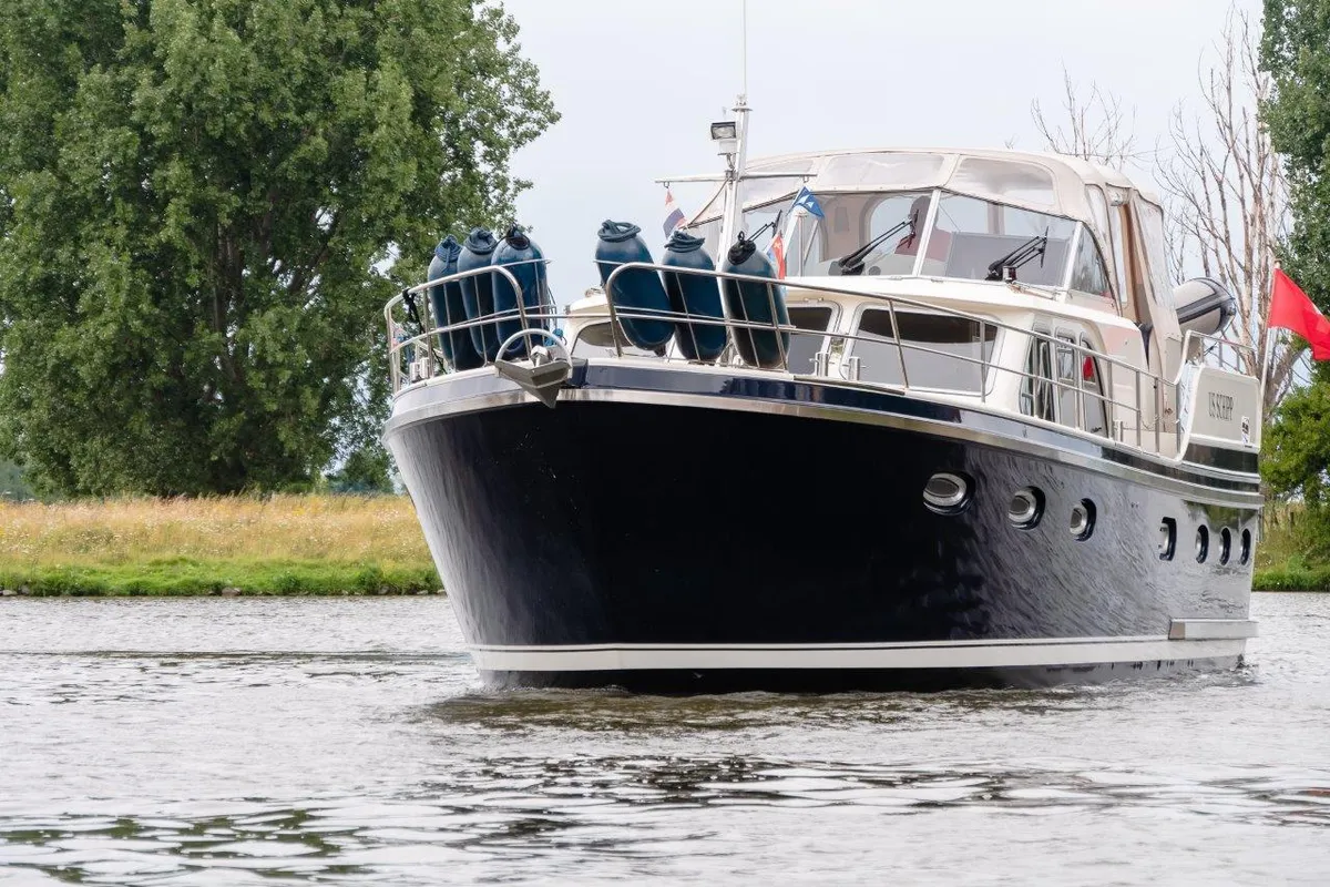 Exterior view of Us Schipp, a De Drait DeLuxe 42 motorboat at Akkrum, Netherlands