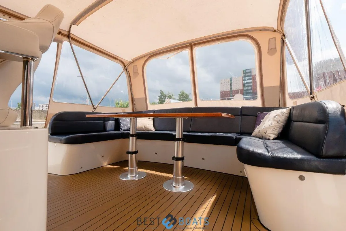 Deck of Us Schipp, a De Drait DeLuxe 42 motorboat at Akkrum, Netherlands