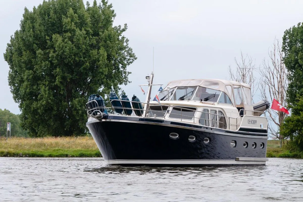 Exterior view of Us Schipp, a De Drait DeLuxe 42 motorboat at Akkrum, Netherlands